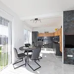 2 Bedroom Cozy In Seget Donji Apartment *