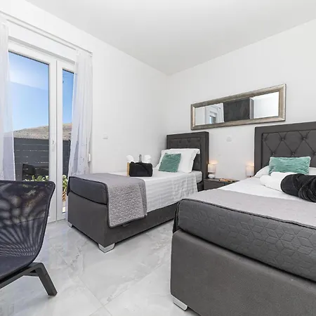 Apartmán 2 Bedroom Cozy In Seget Donji