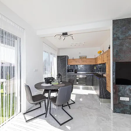 2 Bedroom Cozy In Seget Donji Apartmán *