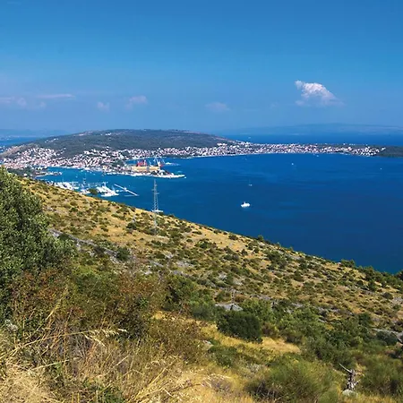 2 Bedroom Cozy In Seget Donji Apartmán Trogir