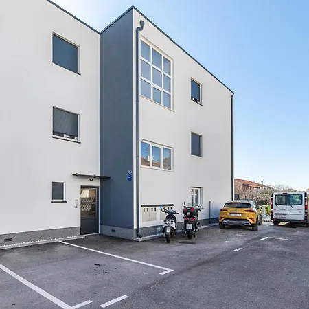 2 Bedroom Cozy In Seget Donji Apartmán Trogir