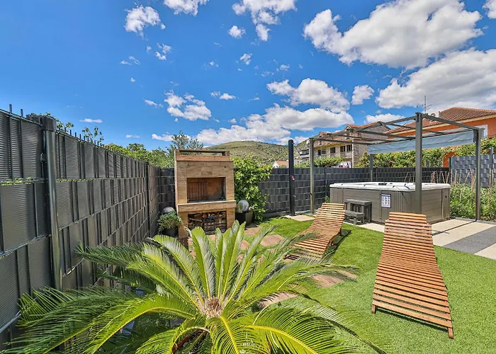 Awesome In Seget Donji *